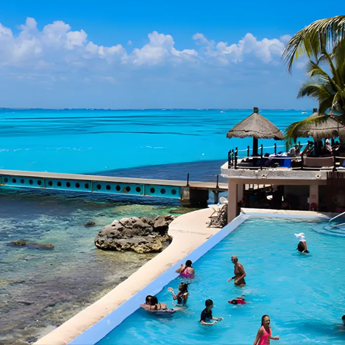 Garrafón Swim Adventure Nacional con delfines en Isla Mujeres